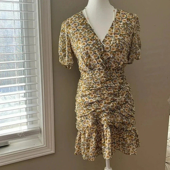 Astr Dresses & Skirts - [XS]ASTR The Label Floral Ruched SS Summer Mini Dress